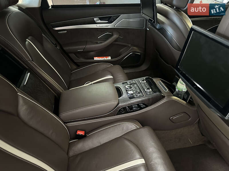 Седан Audi A8 2012 в Днепре