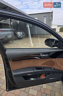 Седан Audi A8 2014 в Черновцах