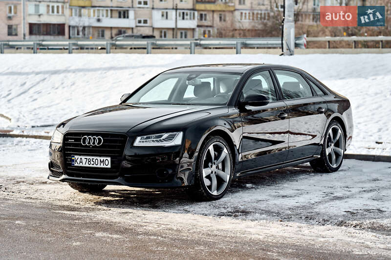 Седан Audi A8 2017 в 