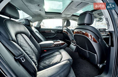 Седан Audi A8 2017 в 