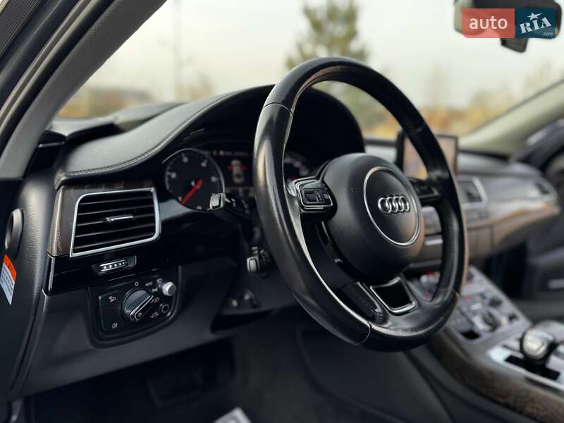Седан Audi A8 2015 в Дрогобыче