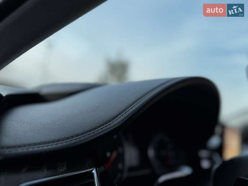 Седан Audi A8 2015 в Дрогобыче