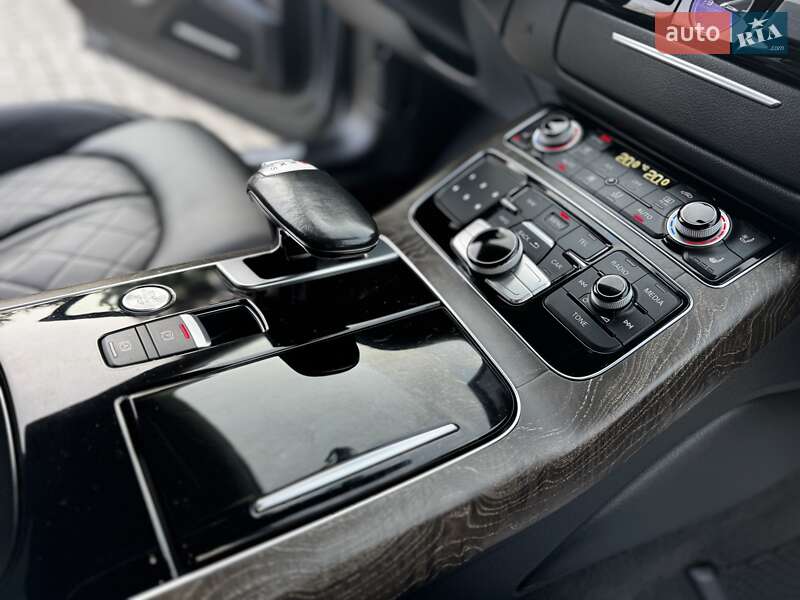 Седан Audi A8 2015 в Дрогобыче