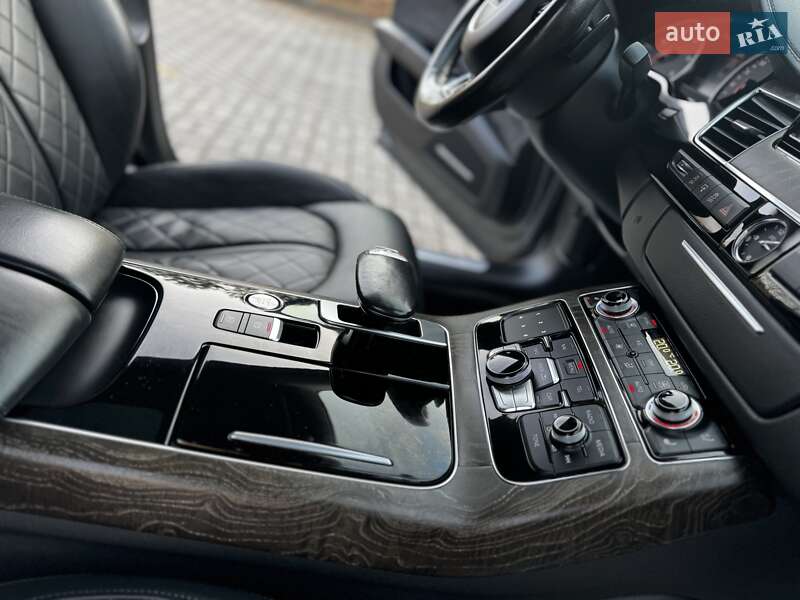 Седан Audi A8 2015 в Дрогобыче