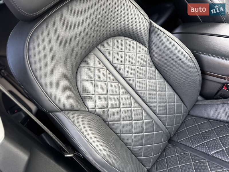 Седан Audi A8 2015 в Дрогобыче