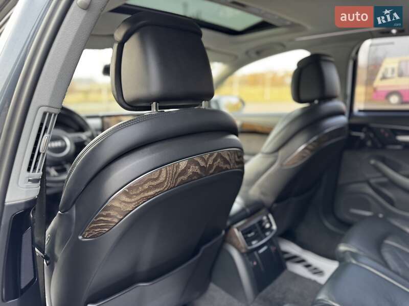 Седан Audi A8 2015 в Дрогобыче