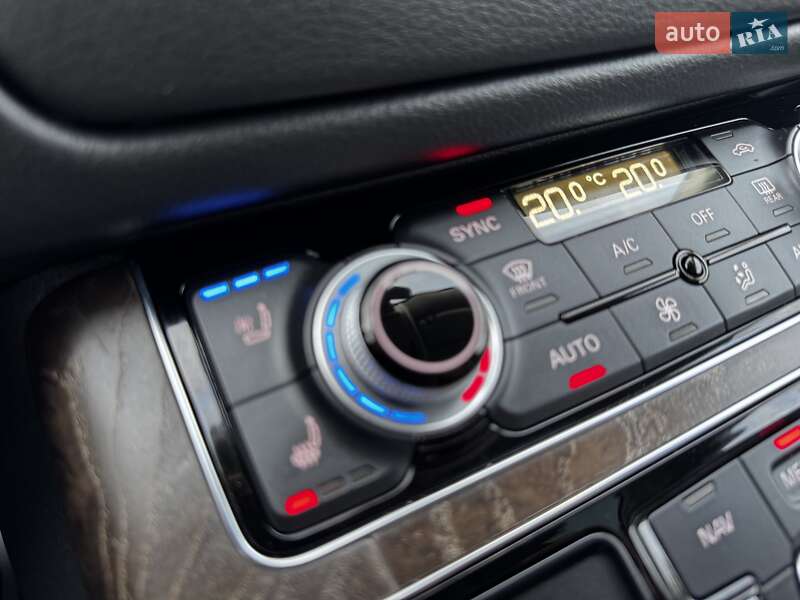 Седан Audi A8 2015 в Дрогобыче