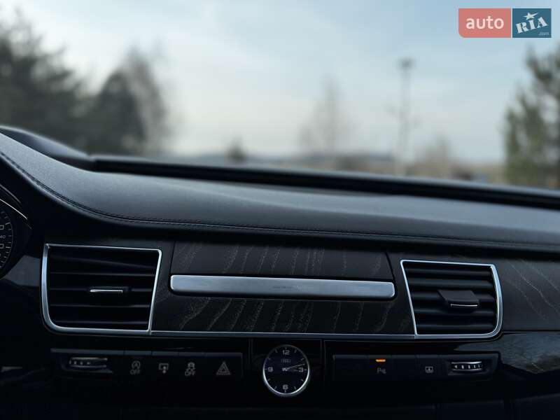 Седан Audi A8 2015 в Дрогобыче