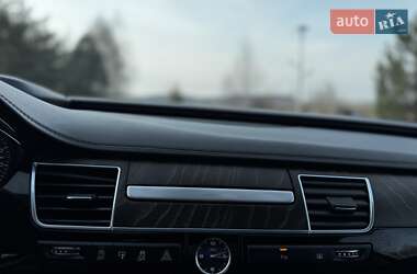 Седан Audi A8 2015 в 