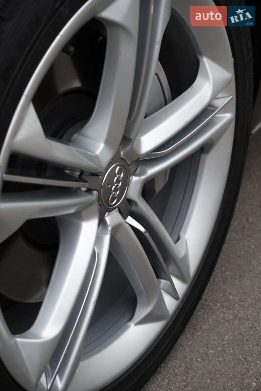 Седан Audi A8 2014 в Виннице