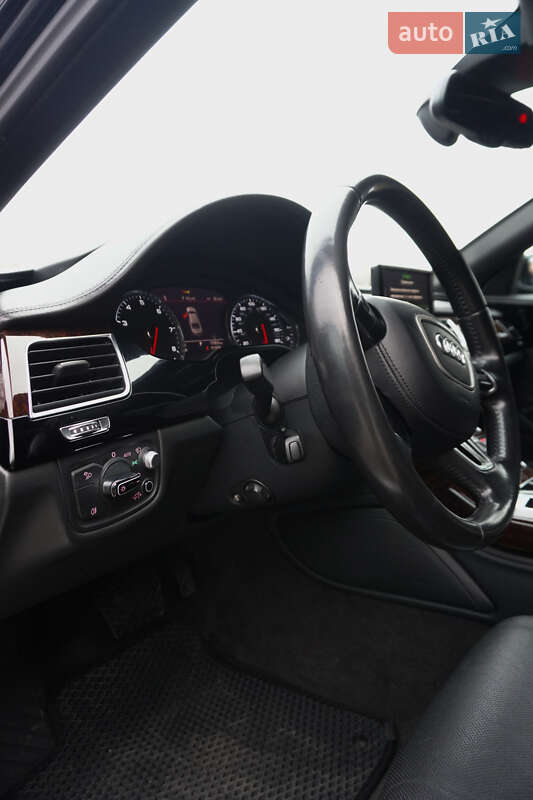 Седан Audi A8 2014 в Виннице