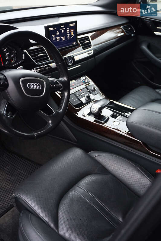 Седан Audi A8 2014 в Виннице