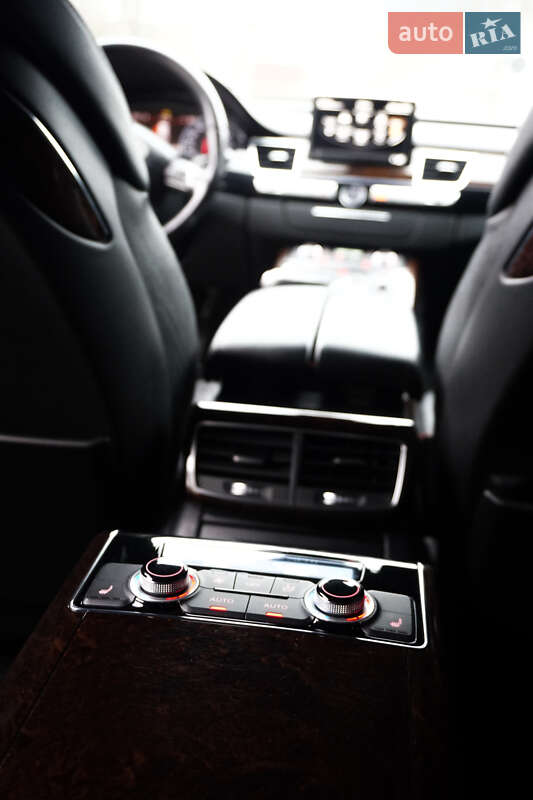 Седан Audi A8 2014 в Виннице