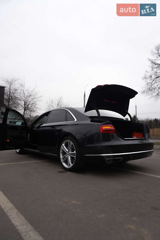 Седан Audi A8 2014 в Виннице