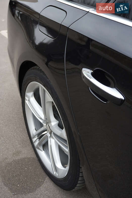 Седан Audi A8 2014 в Виннице