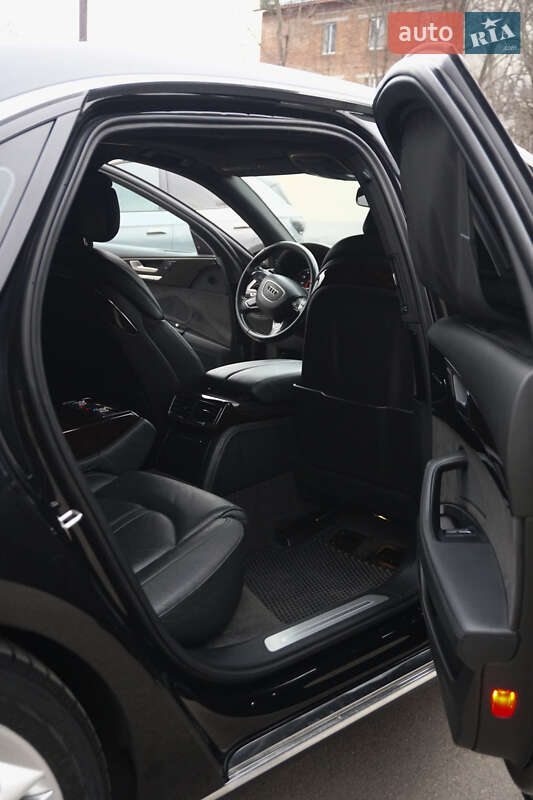 Седан Audi A8 2014 в Виннице