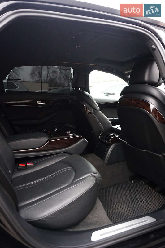 Седан Audi A8 2014 в Виннице