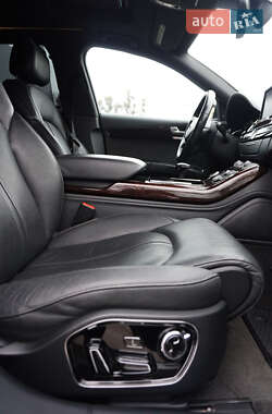 Седан Audi A8 2014 в 