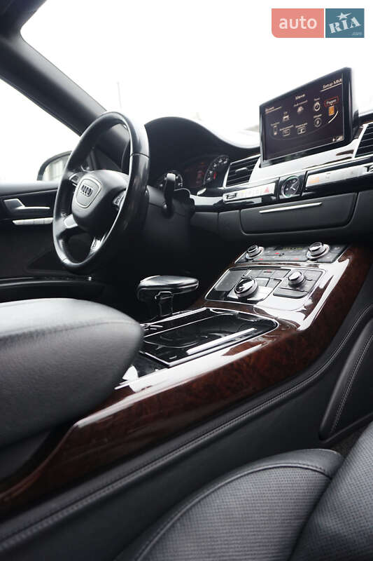 Седан Audi A8 2014 в Виннице