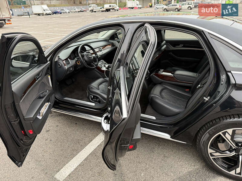 Седан Audi A8 2012 в Києві