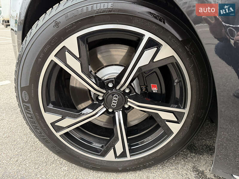 Седан Audi A8 2012 в Києві