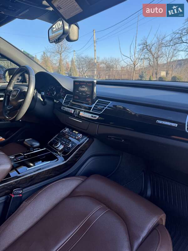 Седан Audi A8 2015 в Могилев-Подольске