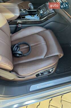 Седан Audi A8 2015 в 