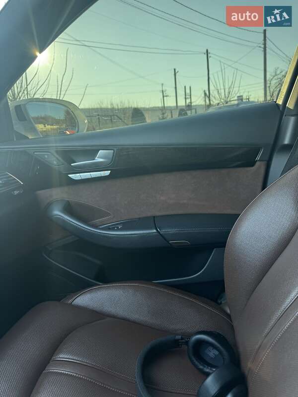 Седан Audi A8 2015 в Могилев-Подольске