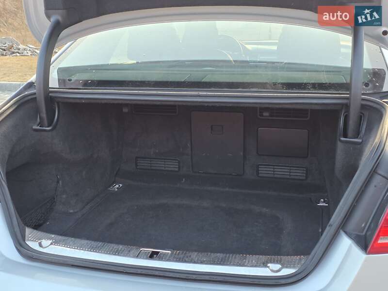 Седан Audi A8 2012 в Тернополе