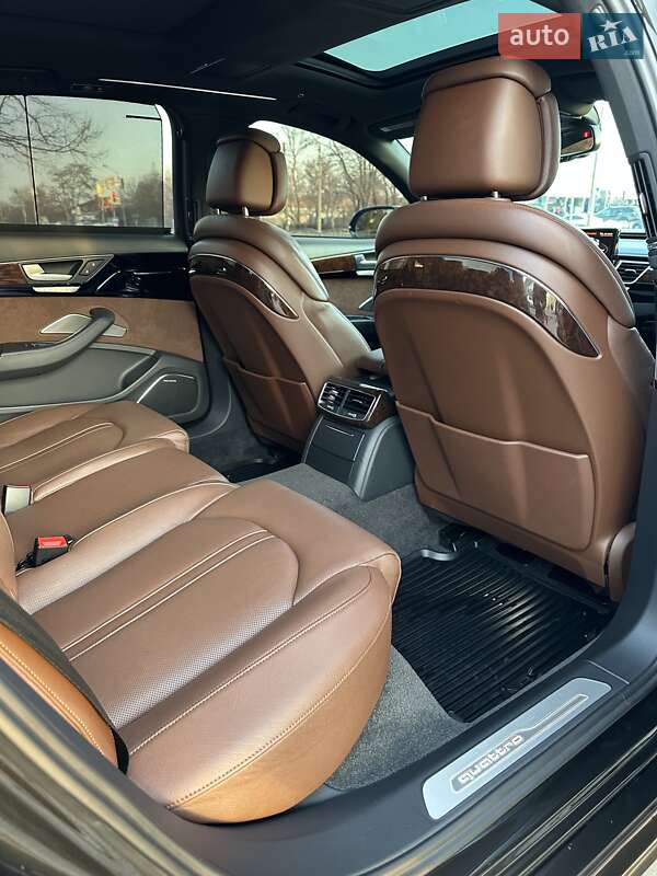 Седан Audi A8 2015 в Киеве