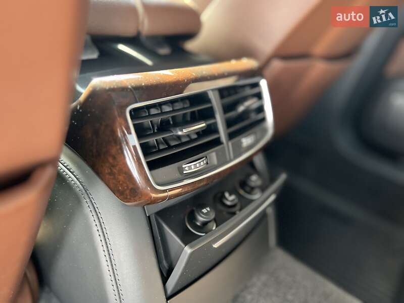 Седан Audi A8 2015 в Киеве