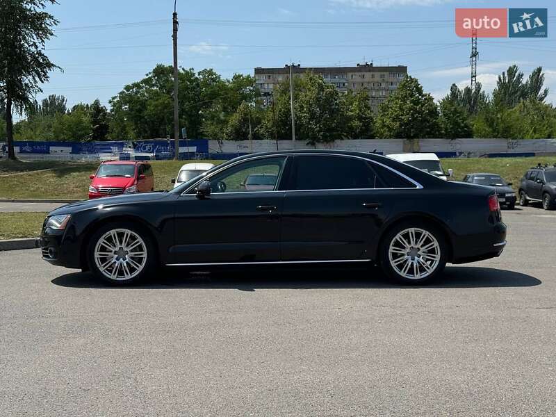 Седан Audi A8 2012 в Кривом Роге