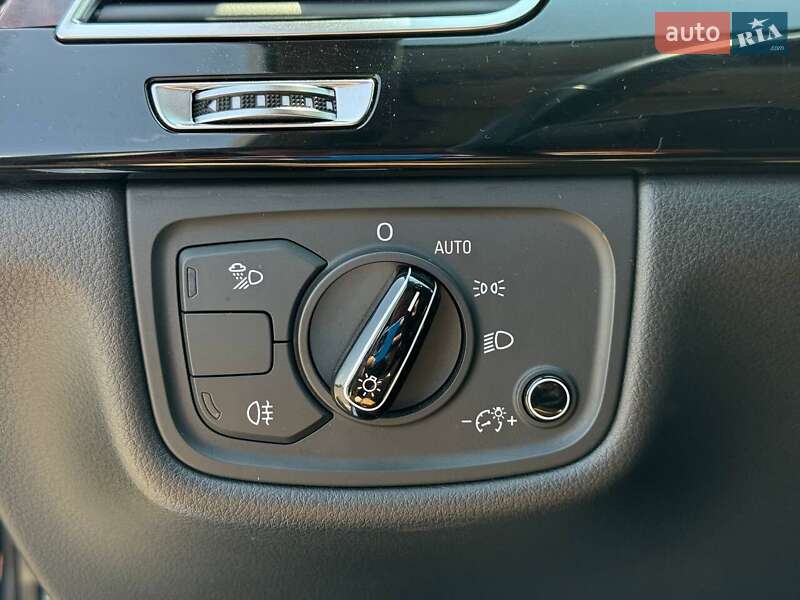 Седан Audi A8 2012 в Кривом Роге