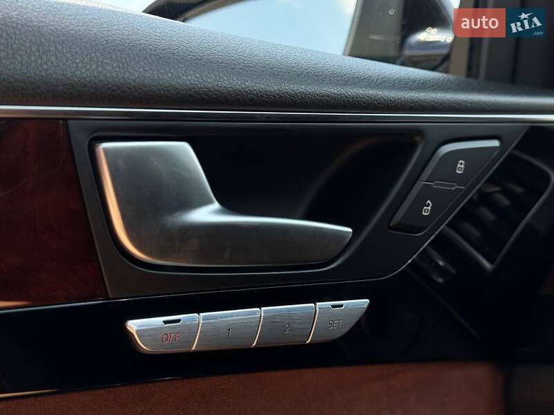 Седан Audi A8 2012 в Кривом Роге