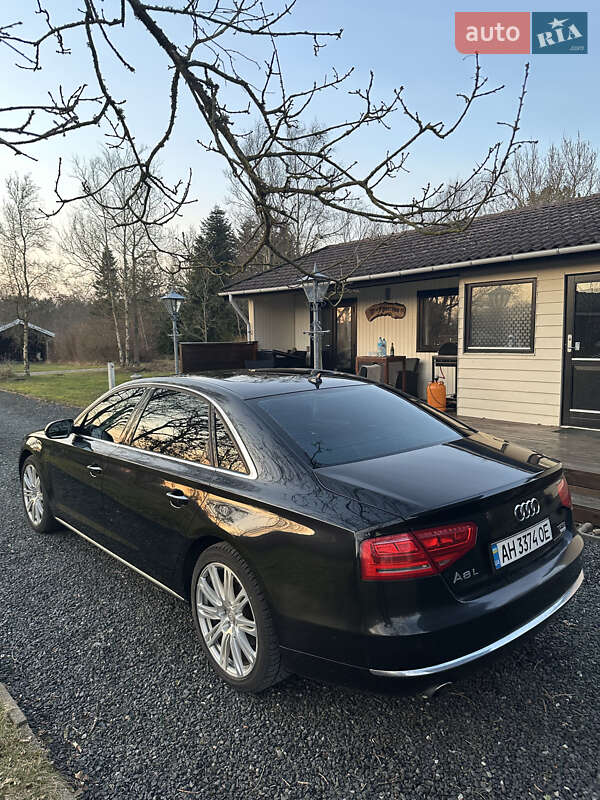 Седан Audi A8 2014 в Львове