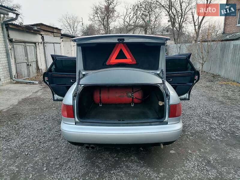 Седан Audi A8 1996 в Харькове