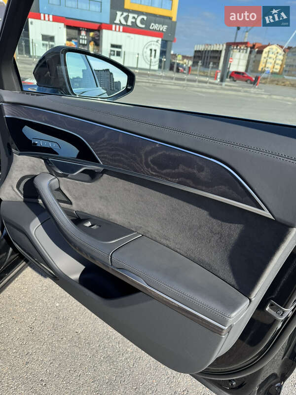 Седан Audi A8 2021 в Киеве