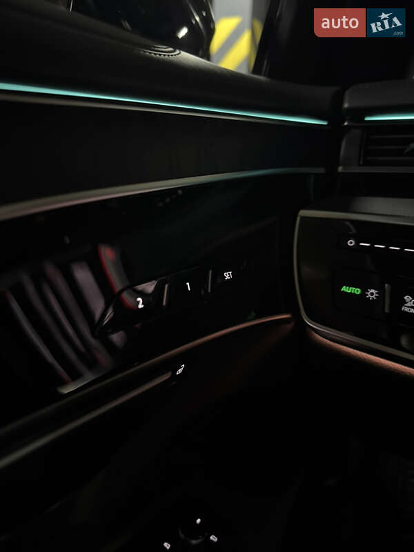 Седан Audi A8 2021 в Киеве