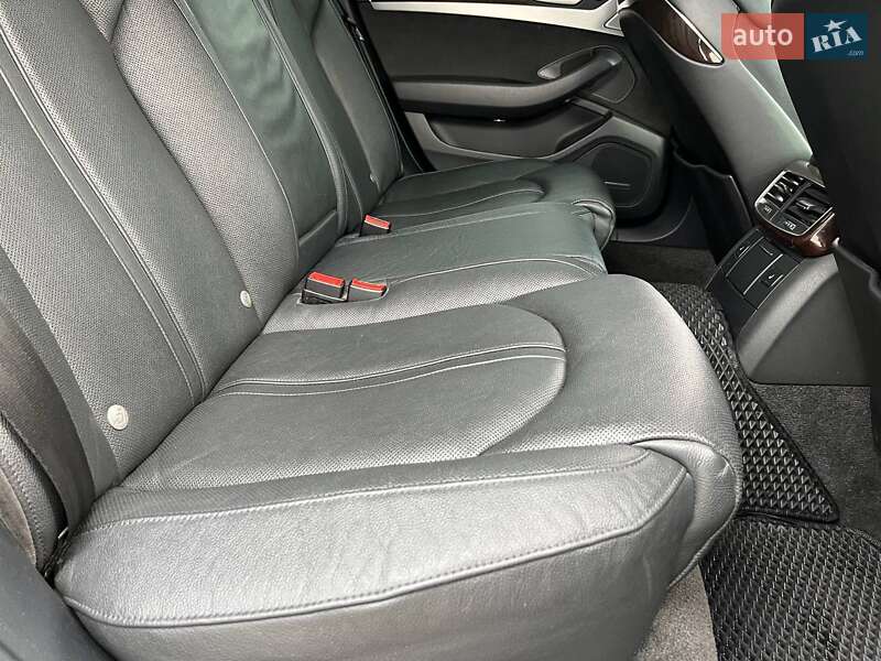 Седан Audi A8 2014 в Виннице