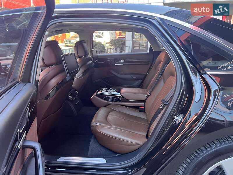 Седан Audi A8 2012 в Львове