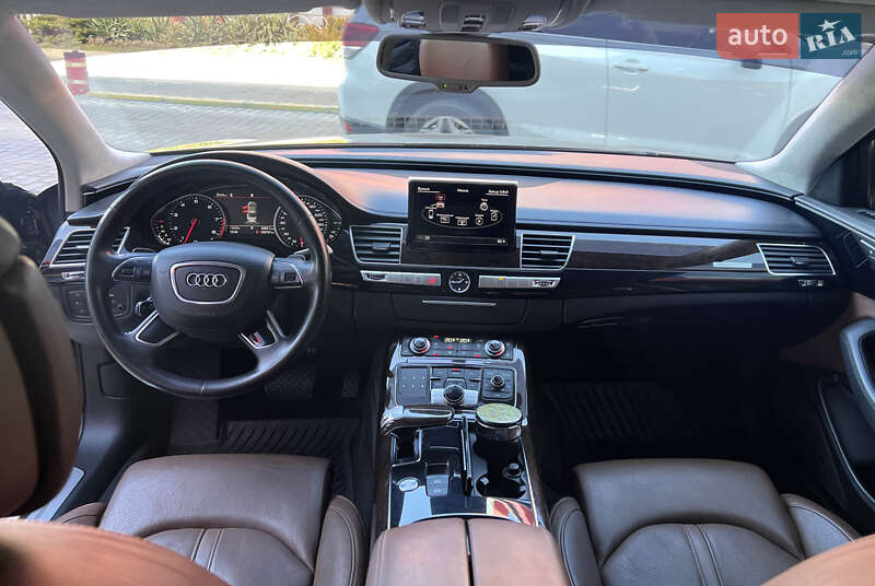 Седан Audi A8 2012 в Львове