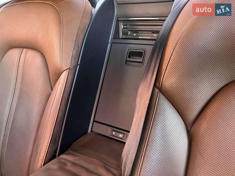 Седан Audi A8 2012 в Львове