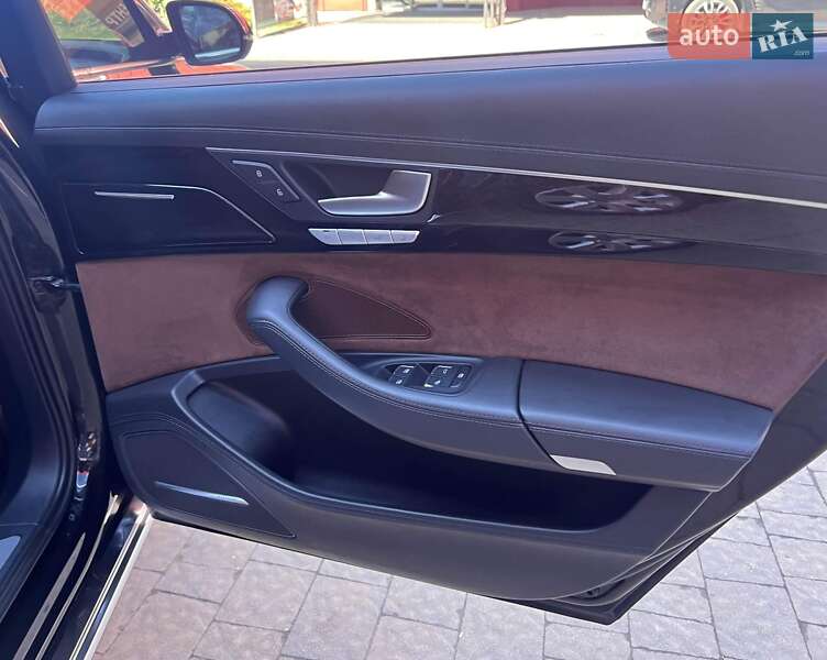 Седан Audi A8 2012 в Львове