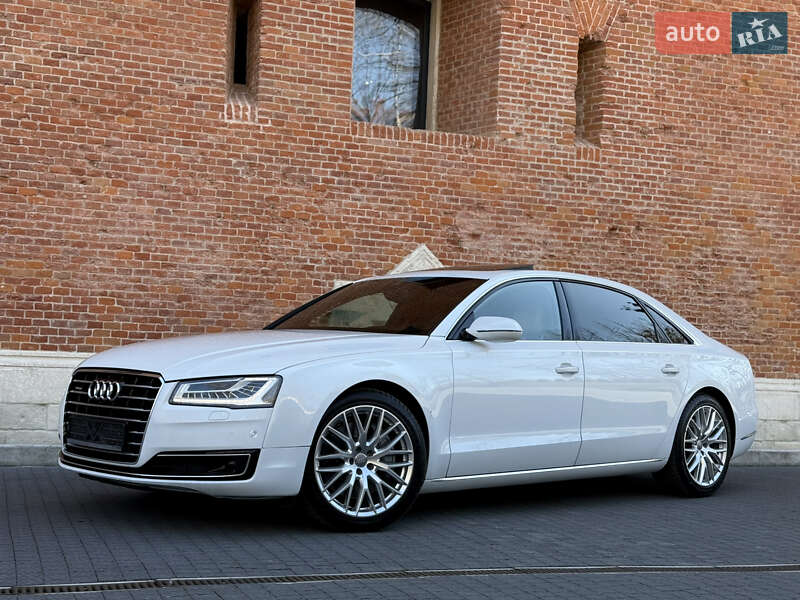 Седан Audi A8 2015 в Львове