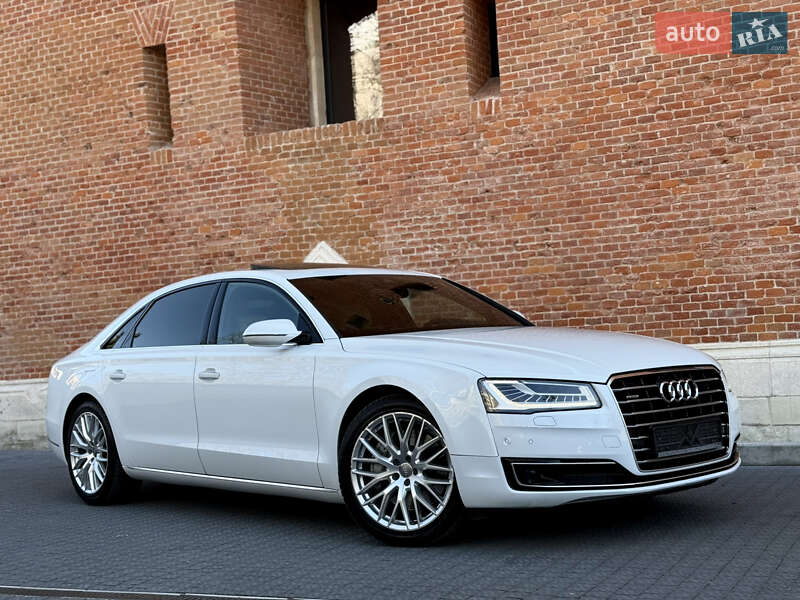 Седан Audi A8 2015 в Львове
