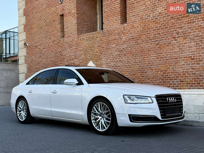 Седан Audi A8 2015 в Львове