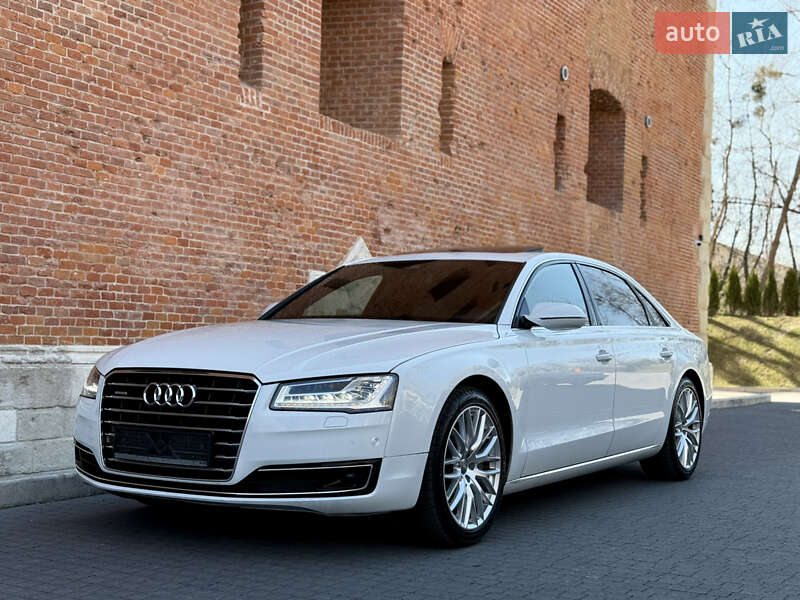 Седан Audi A8 2015 в Львове