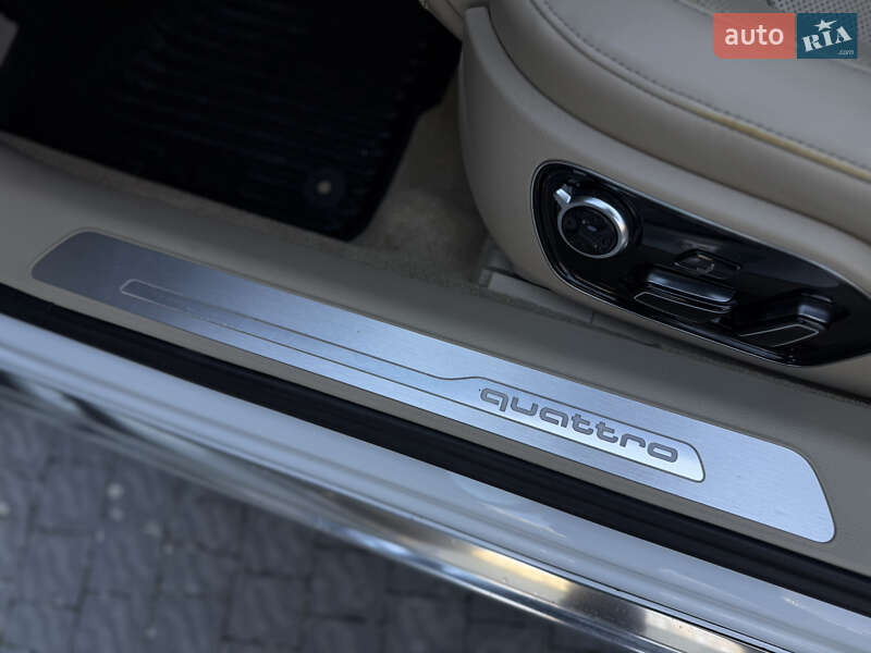 Седан Audi A8 2015 в Львове