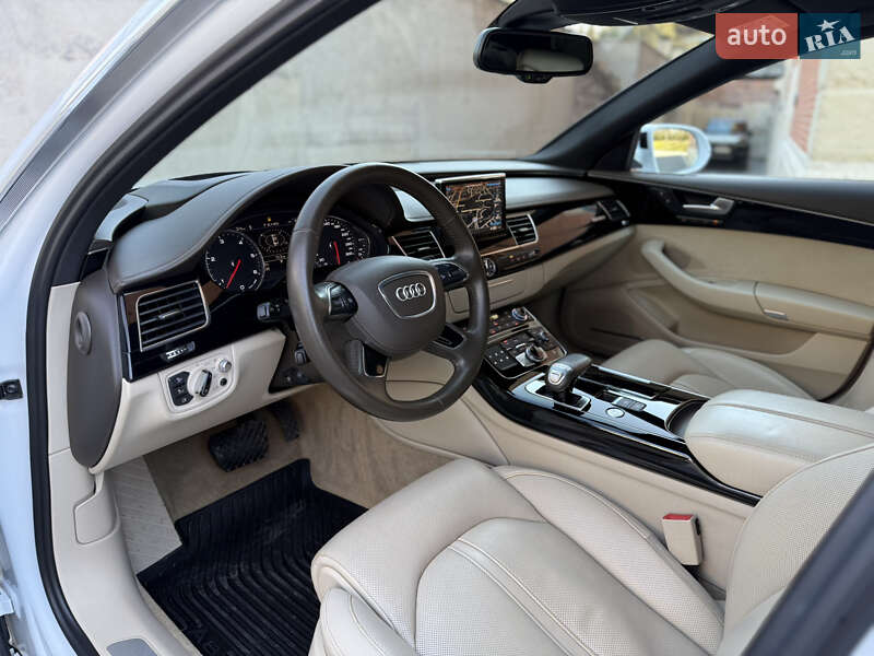 Седан Audi A8 2015 в Львове