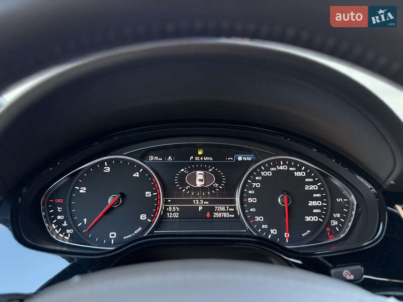 Седан Audi A8 2015 в Львове